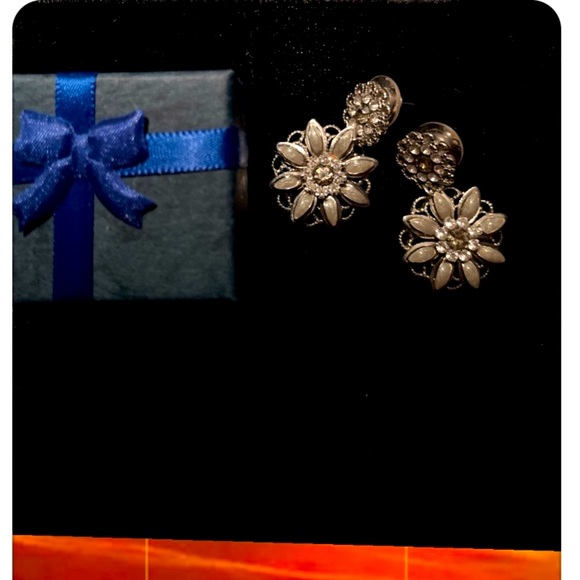 Carolee Silver Crystal Flower Pierced Dangle Earrings - Picture 4 of 5